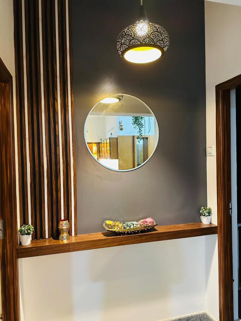 Completed foyer mirror detailing in a Bengaluru home