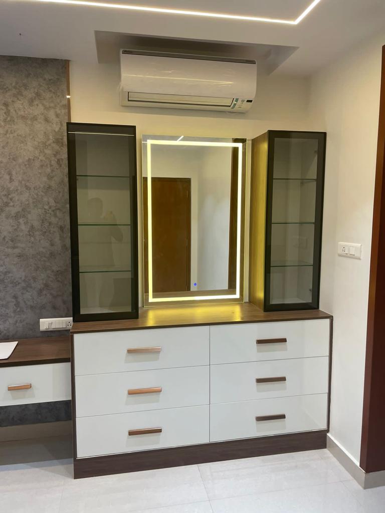Dressing unit with mirror at Rajendra Residence in Visakhapatnam