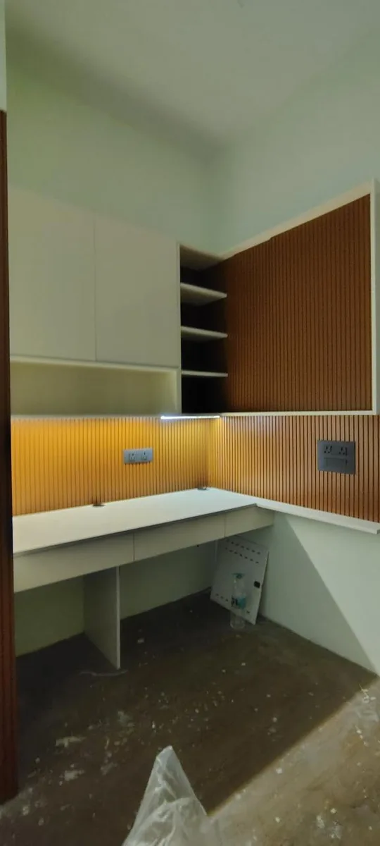 Vridhi office interiors in Chennai by AlcorOne Solutions — Corner workstation